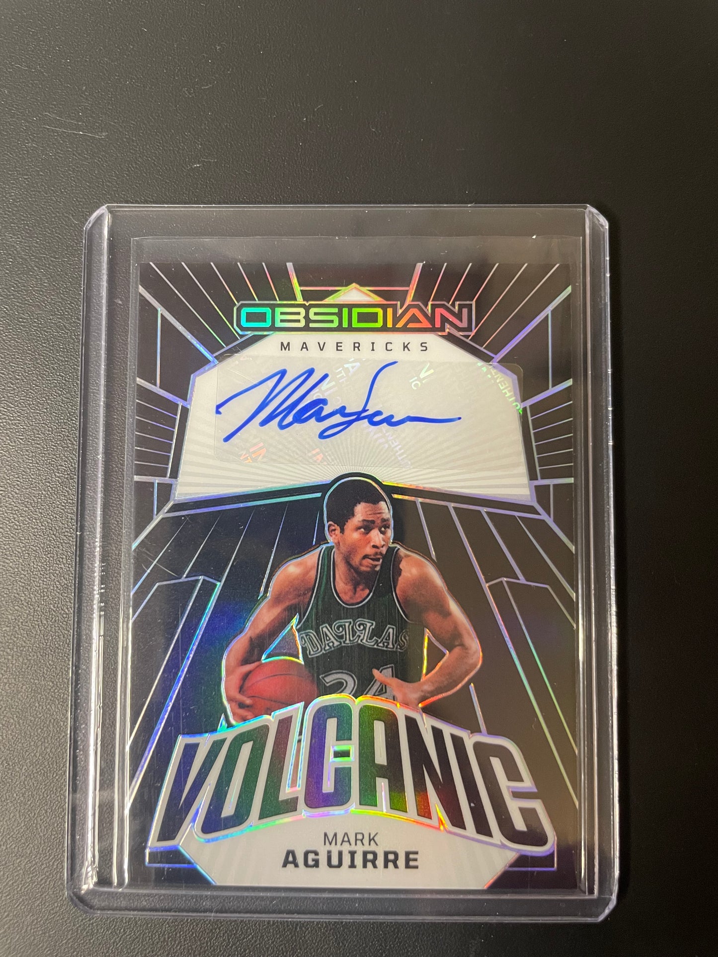 2022/23 Panini Obsidian #35 Mark Aguirre Dallas Mavericks Volcanic Signatures 39/99