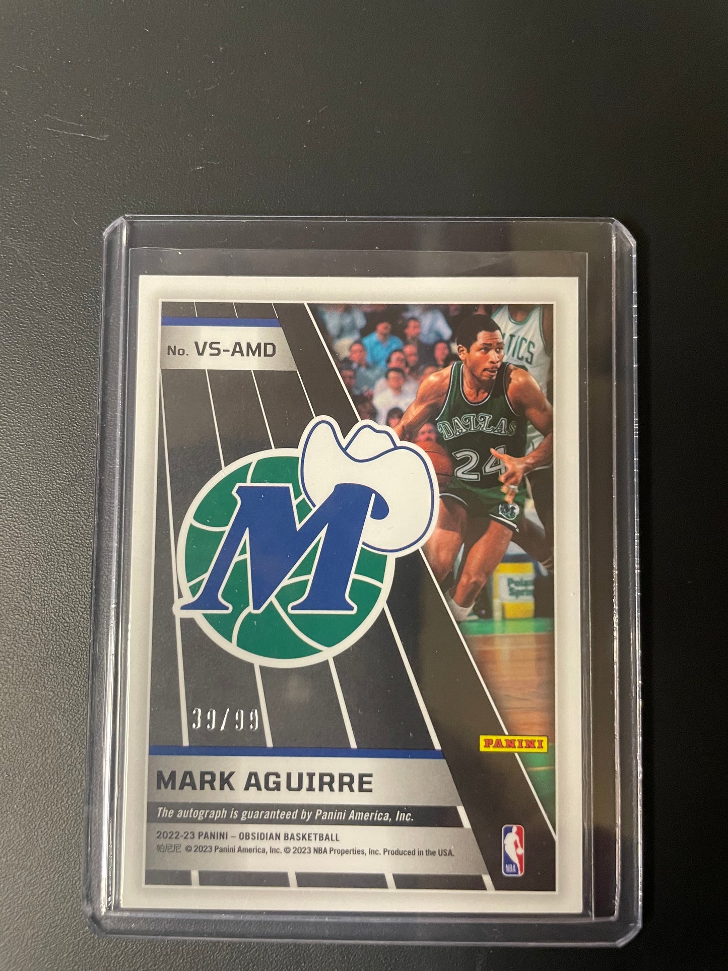 2022/23 Panini Obsidian #35 Mark Aguirre Dallas Mavericks Volcanic Signatures 39/99