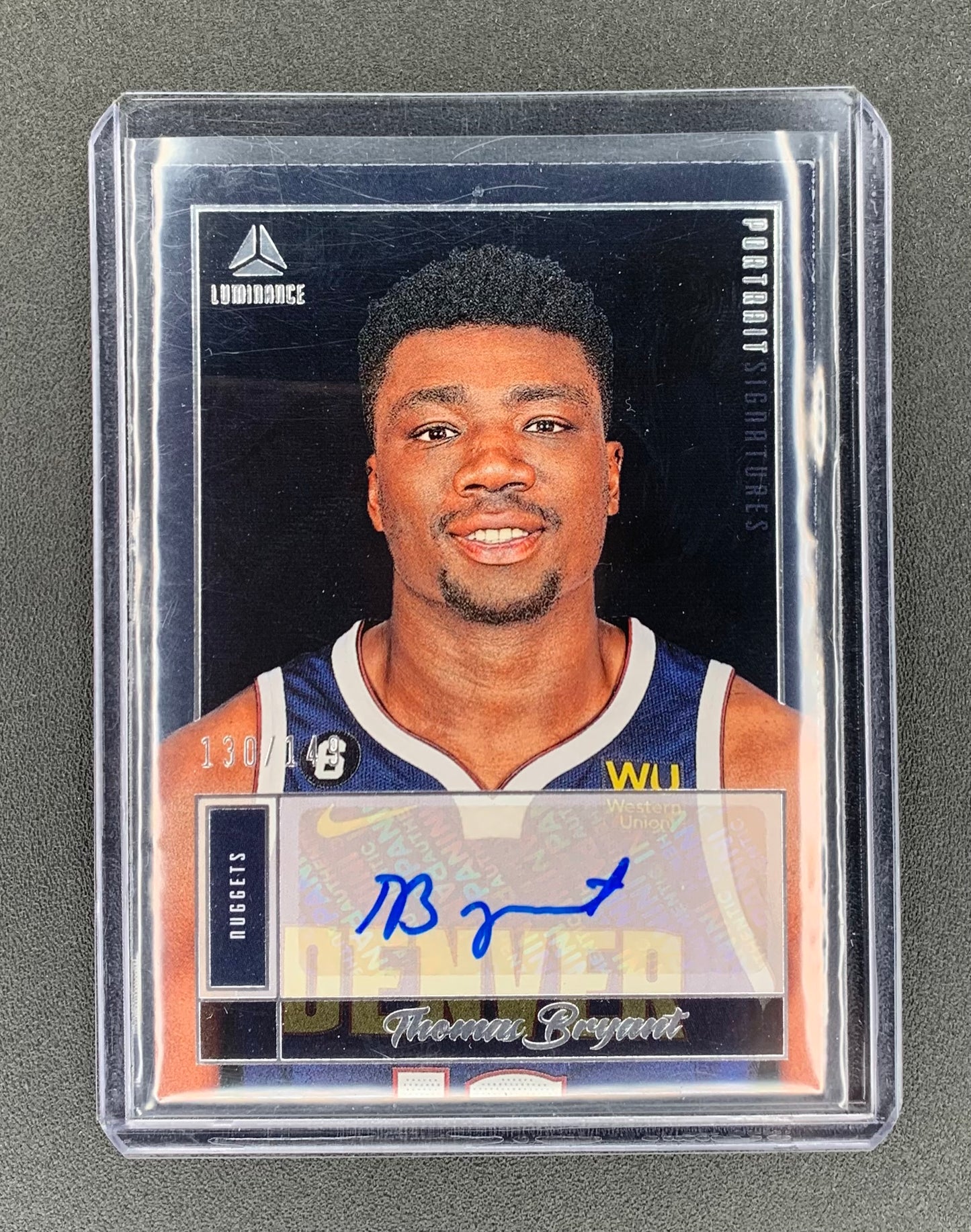 2022/23 Panini Chronicles Luminance #38 Thomas Bryant, Denver Nuggets Portrait Signatures 136/149